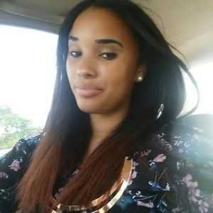 Meet your Posher, Alexine