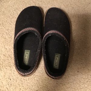 L.L. Bean super support slippers