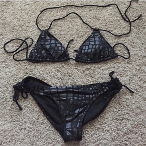 Hot Topic Other - Crocodile print bikini