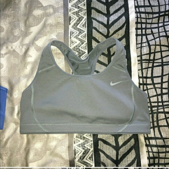 Bundle of two Nike Sport/Bra - Picture 4 of 4