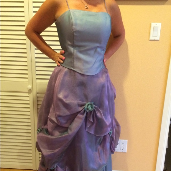 Evening gown, puffy bottom and corset top. - Picture 1 of 4