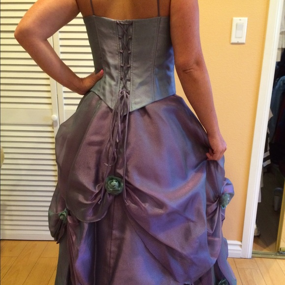 Evening gown, puffy bottom and corset top. - Picture 2 of 4