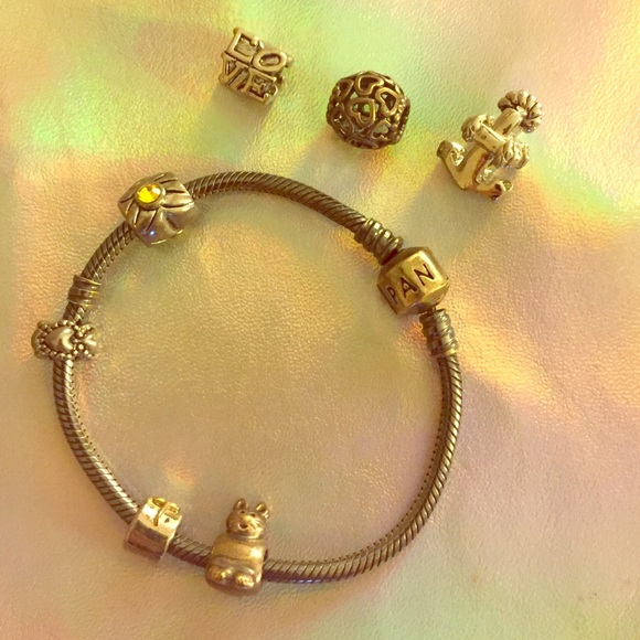Classic small pandora bracelet w charms