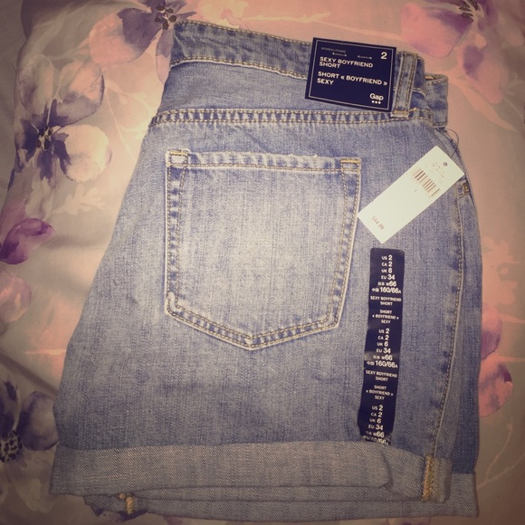GAP SEXY BOYFRIEND SHORT