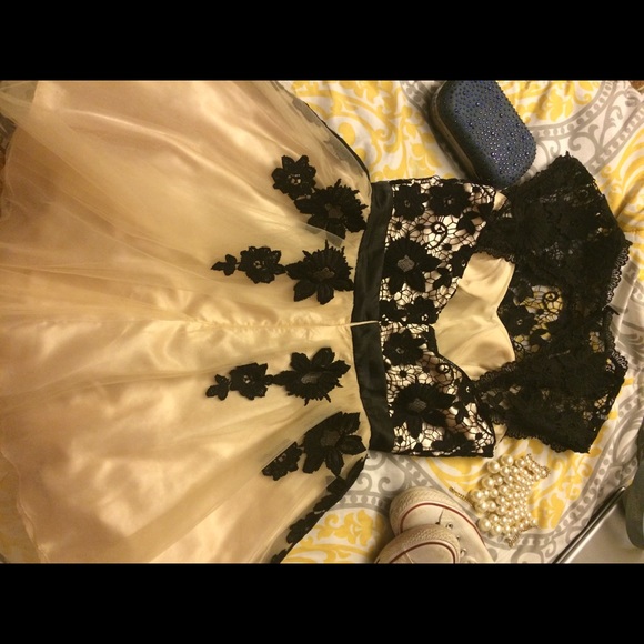 Dress - Picture 3 of 3