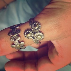 Two flower thumb rings