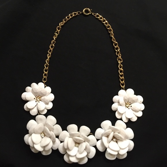 White flower necklace