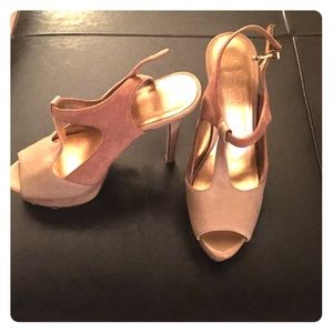 Jessica Simpson pumps