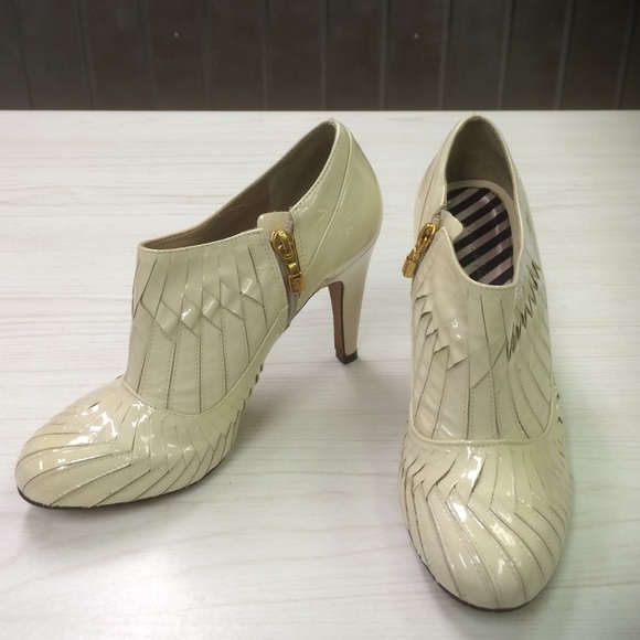 pour La Victiore cream patent Leather Booties - Picture 3 of 4