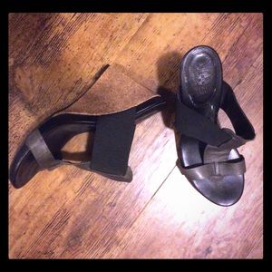 Black and gray wedges