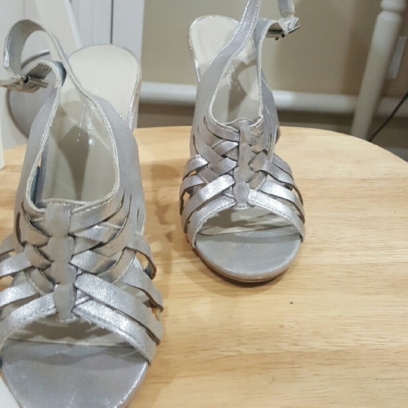 Shoedazzle silver chunky heels - Picture 2 of 3