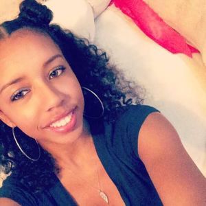 Meet your Posher, Destinee