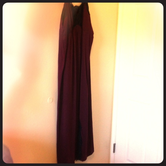 Burgundy night gown W blk lace accent