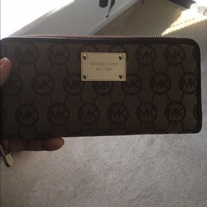 Micheal Kors Signature Authentic Wallet