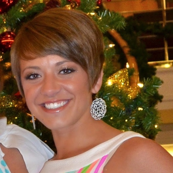 Meet your Posher, Adrienne
