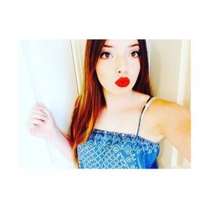 Meet your Posher, Olivia