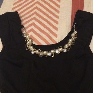 Beautiful top w necklace
