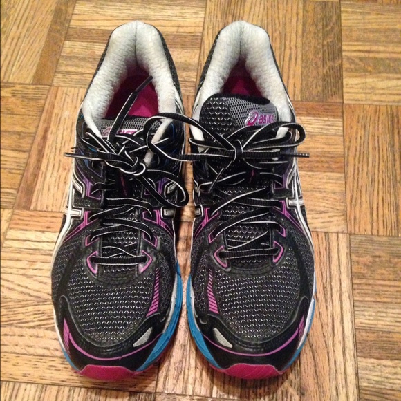 Asics GT-2000 running shoe, size 11 narrow (2A)