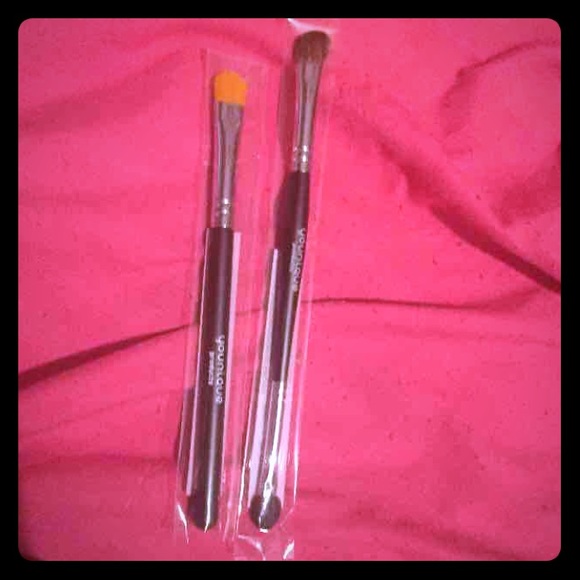2 Younique makeup brushes bundle new