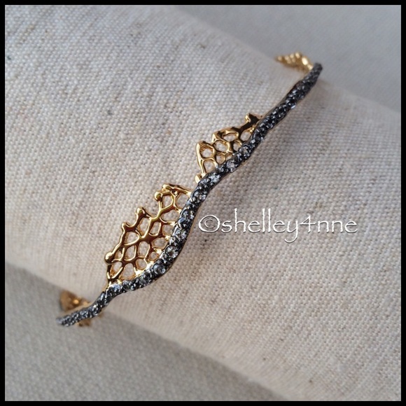 Sea Fan Gold White Topaz Bangle - Picture 3 of 4