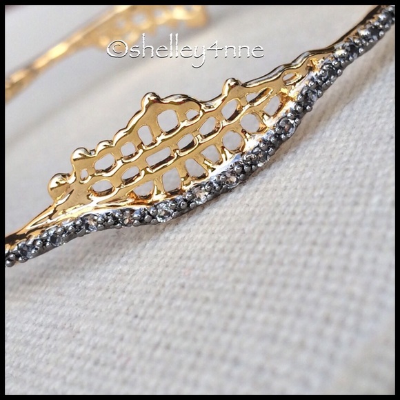 Sea Fan Gold White Topaz Bangle - Picture 4 of 4