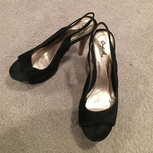black peep toe heels