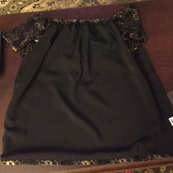 🆕 Black Lace Off the Shoulder Top 🆕 - Picture 2 of 2