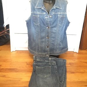 Jean Vest and Capri Set