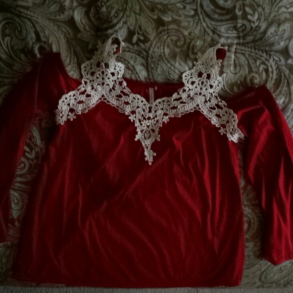 Beautiful Top - Picture 2 of 2