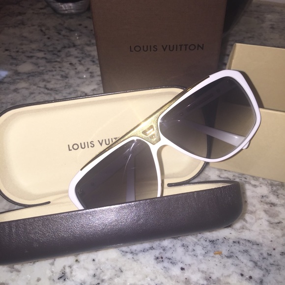 SOLD Louis Vuitton EVIDENCE sunglasses White