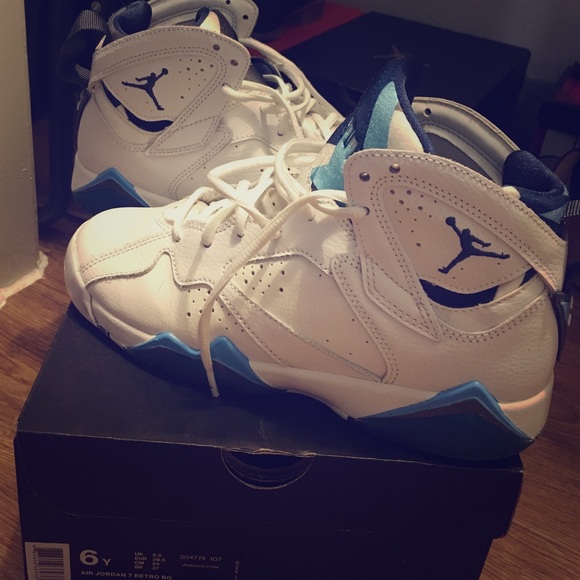 French Blue Jordan 7 👟 (6Y)