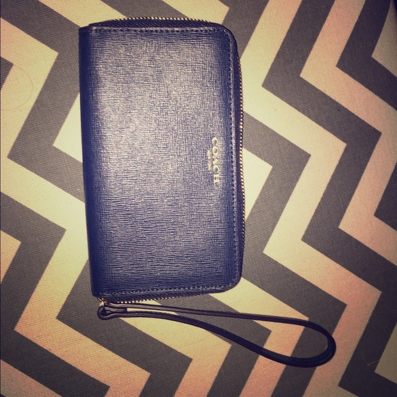 Coach Handbags - ✨Small Coach wristlet