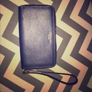 ✨Small Coach wristlet