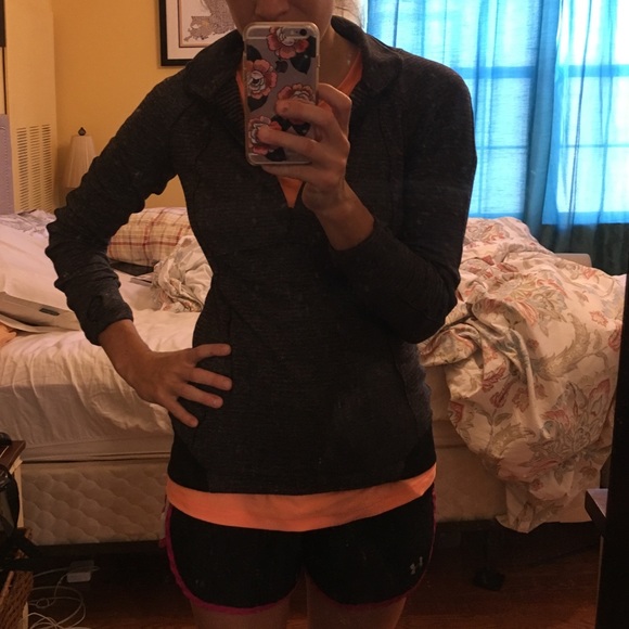 Lululemon herringbone pattern 1/2 zip pull over
