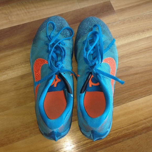 Basketball shoes