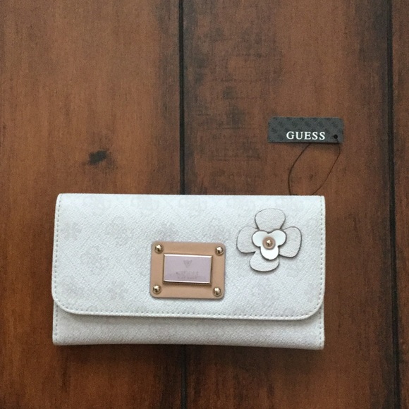 GUESS Handbags - Nwt Guess wallet