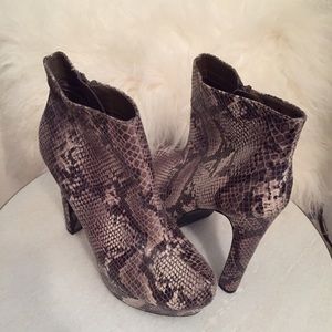 Mossimo Faux Snake Skin Booties with 5in Heel-EUC