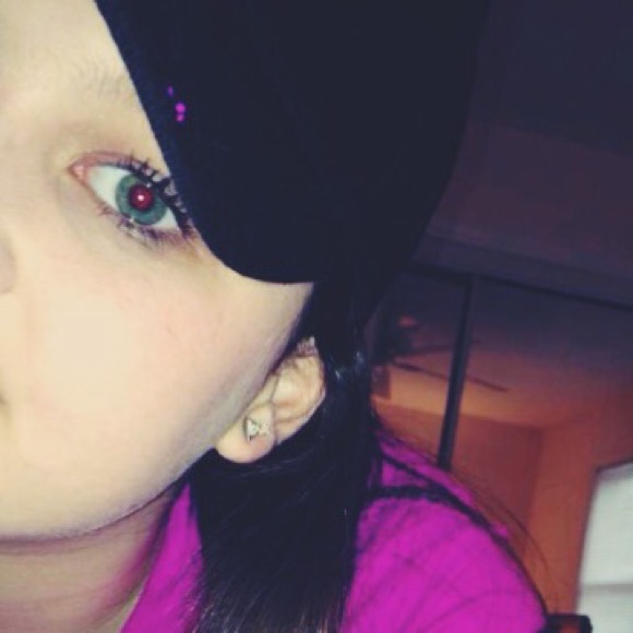 Meet your Posher, Caitlin