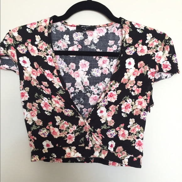🎊SOLD ON PP🎊Sext Floral Crop Top🌸