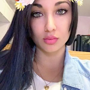 Meet your Posher, Yennifer