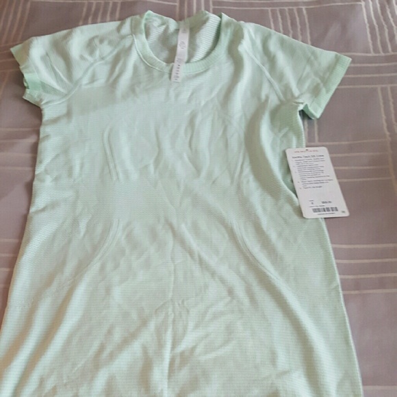 Swiftly Tech Short Sleeve Crew - Size 8