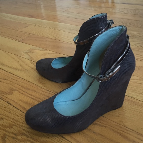 Beautiful Sparkling Pewter Seychelles Wedges
