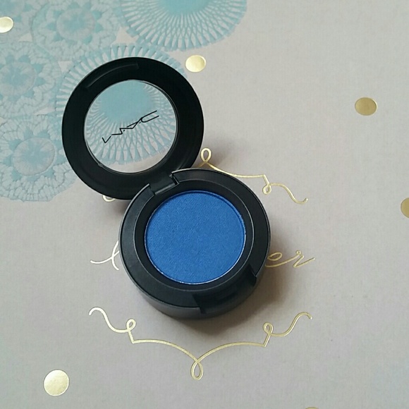 MAC eyeshadow in Submarine Frost finish