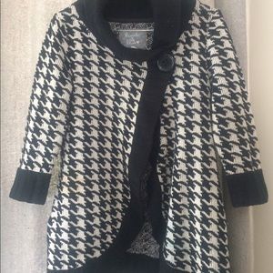 Adorable houndstooth sweater