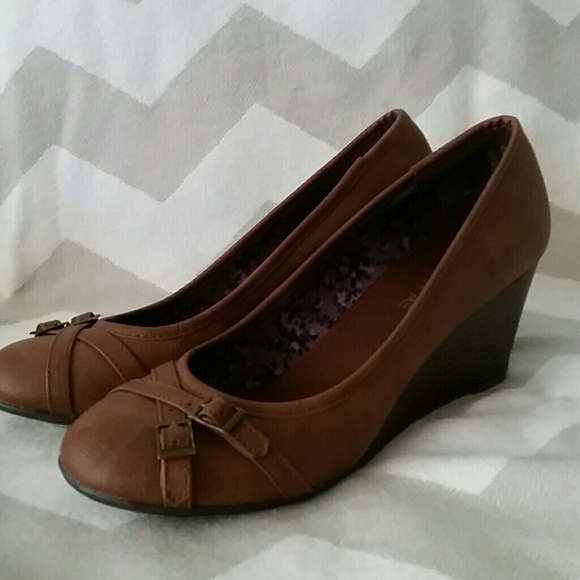 American Eagle Brown Wedge Heels sz 9.5 NEW