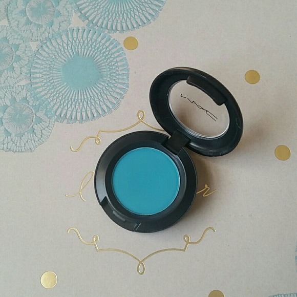 MAC eyeshadow in Jewel Blue veluxe finish