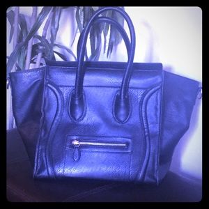 Sold✨Black Smile Luggage Tote Bag