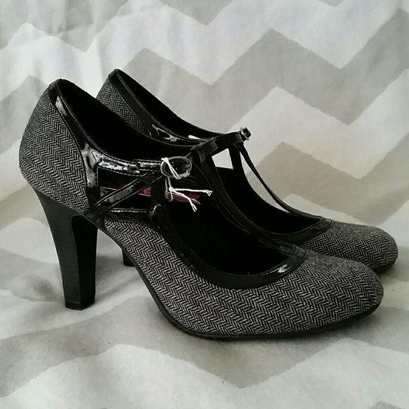 Dexflex Comfort Matilda T-Strap Heels NWT sz 11