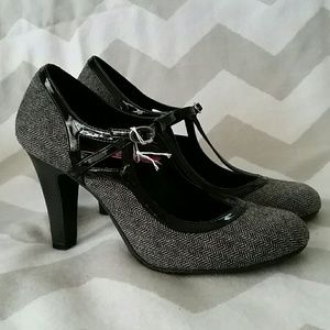 Dexflex Comfort Matilda T-Strap Heels NWT sz 11