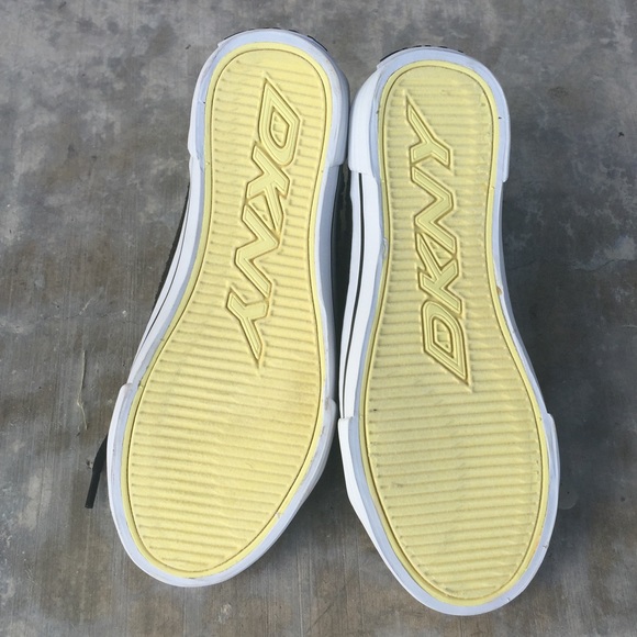 💥💥SOLD💥💥DKNY Girls LAfayatte Tennis Shoes - Picture 4 of 4